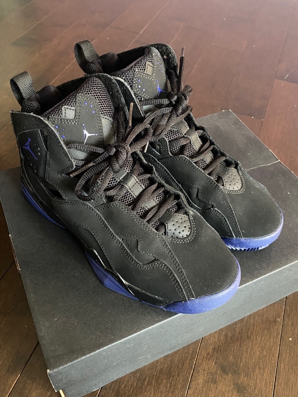 Jordan True Flight Boys Black Purple Basketball Shoes Size 4.5Y